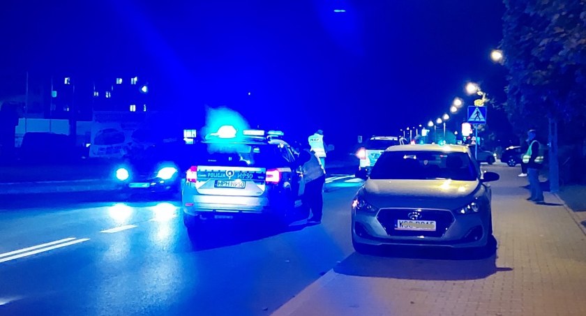 Policja z Żyrardowa z pilnym komunikatem - poszukują świadków wypadku
