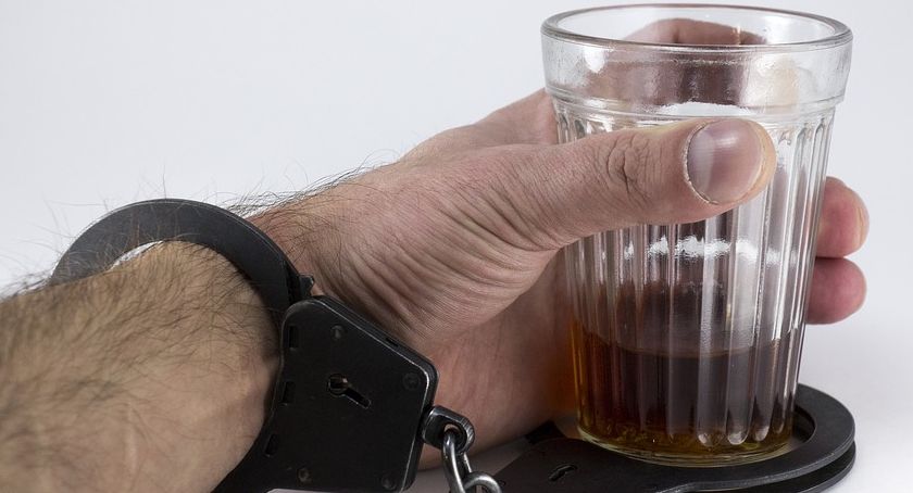 Pijany kierowca uciekał przed policją