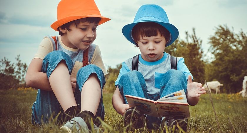 Rodzinny mikrofestyn ,, Podróże z książką