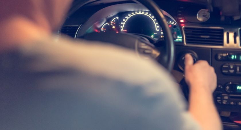 19 - latek jechał 103 km/h w terenie zabudowanym 