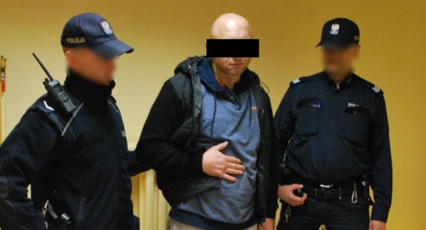 Zaatakował kierownika pociągu i pociął mu twarz