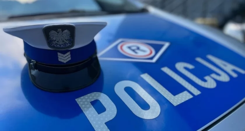 Kąkolewnica: Pijany miał opiekować się trójka dzieci. Policjanci zapukali do jego drzwi!