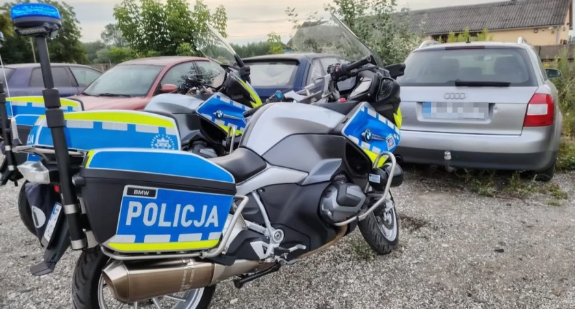UCIEKAŁ PRZED POLICJĄ. MIAŁ SĄDOWY ZAKAZ