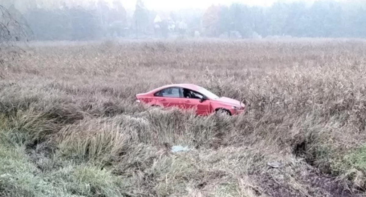 Wypadek w Czemiernikach! Auto dachowało, trzy osoby trafiły do szpitala