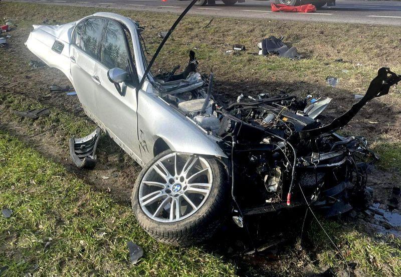 Wypadek jak z horroru. Samochód doszczętnie zniszczony, kierowca ginie na miejscu.