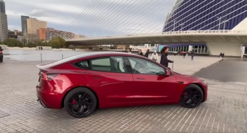 Wejście smoka! Nowa Tesla Model 3 będzie miała 500 KM!