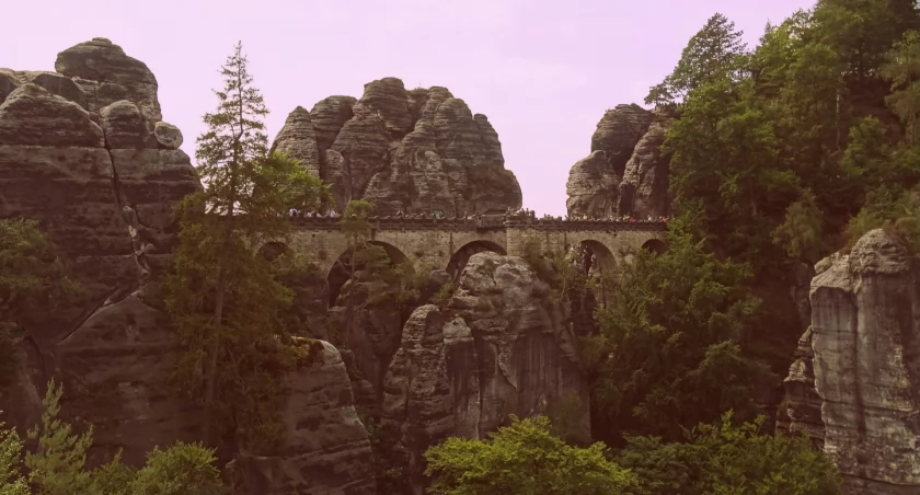 Tam byłem. Bastei w Szwajcarii Saksońskiej to niezwykły kamienny most ukryty między skałami
