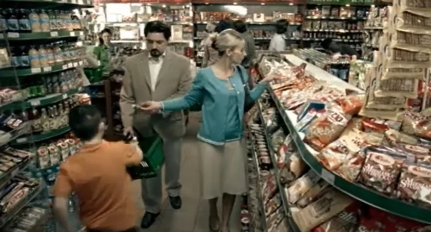 Żabka wchodzi w gastro i zaczyna sprzedawać fast – food. Pierwsze parówkomaty już gotowe!
