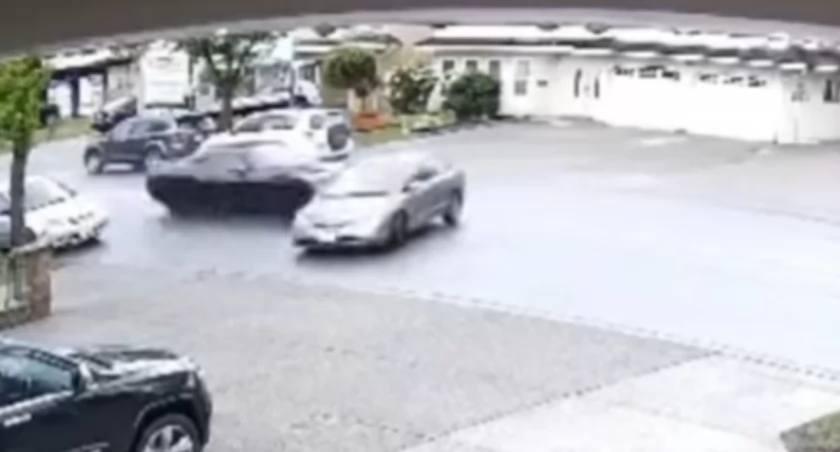 Epickie zderzenie Dodge Challengera z Hondą Civic. Zobacz!