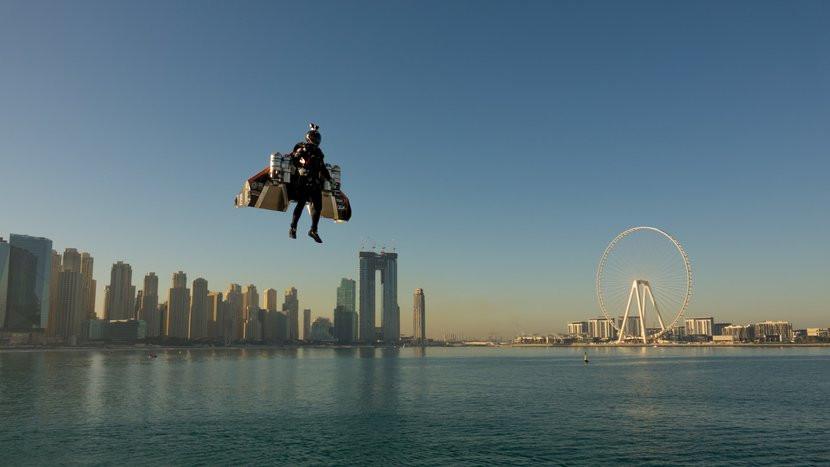 Pierwszy w historii pionowy start Jetmana z Dubaju