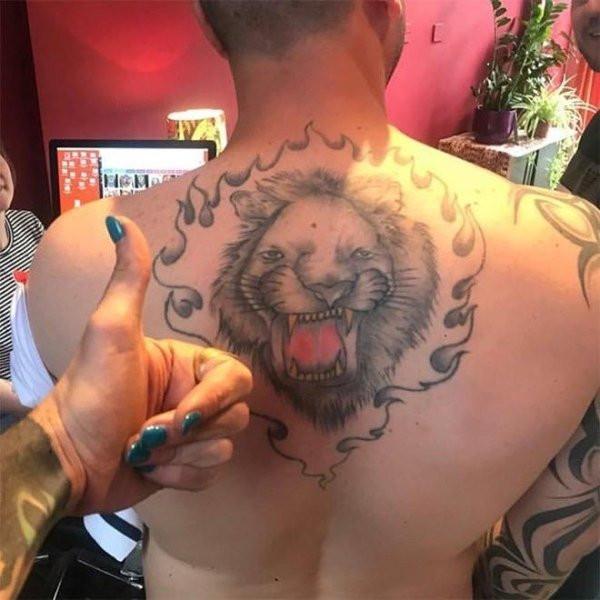 Decydujesz się na tatuaż? Nie pij!