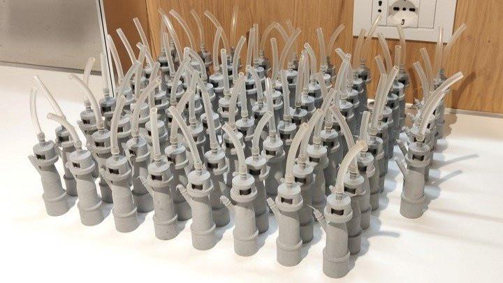 Jak drukarki 3D uratowały pacjentów z koronawirusem we włoskim szpitalu