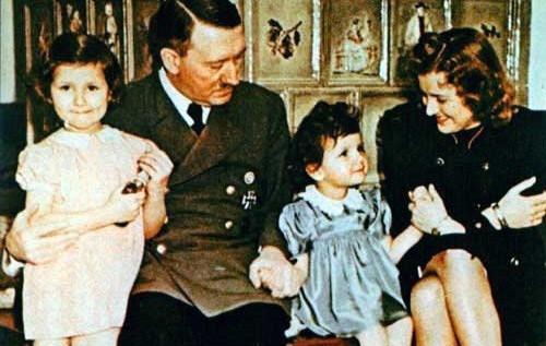 Hitler w podkolanówkach! Zobacz, jakie zdjęcia zbanował wódz z wąsikiem!