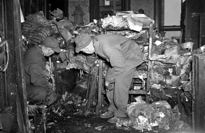 Kiedy patologiczne zbieractwo wjedzie za mocno - historia braci Collyer