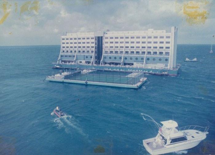 Historia pierwszego na świecie pływającego hotelu