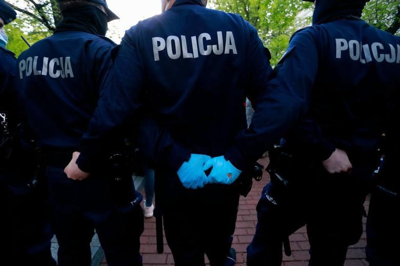 Z OSTATNIEJ CHWILI: Puścił bąka przy wrocławskiej policji, dostał wyrok