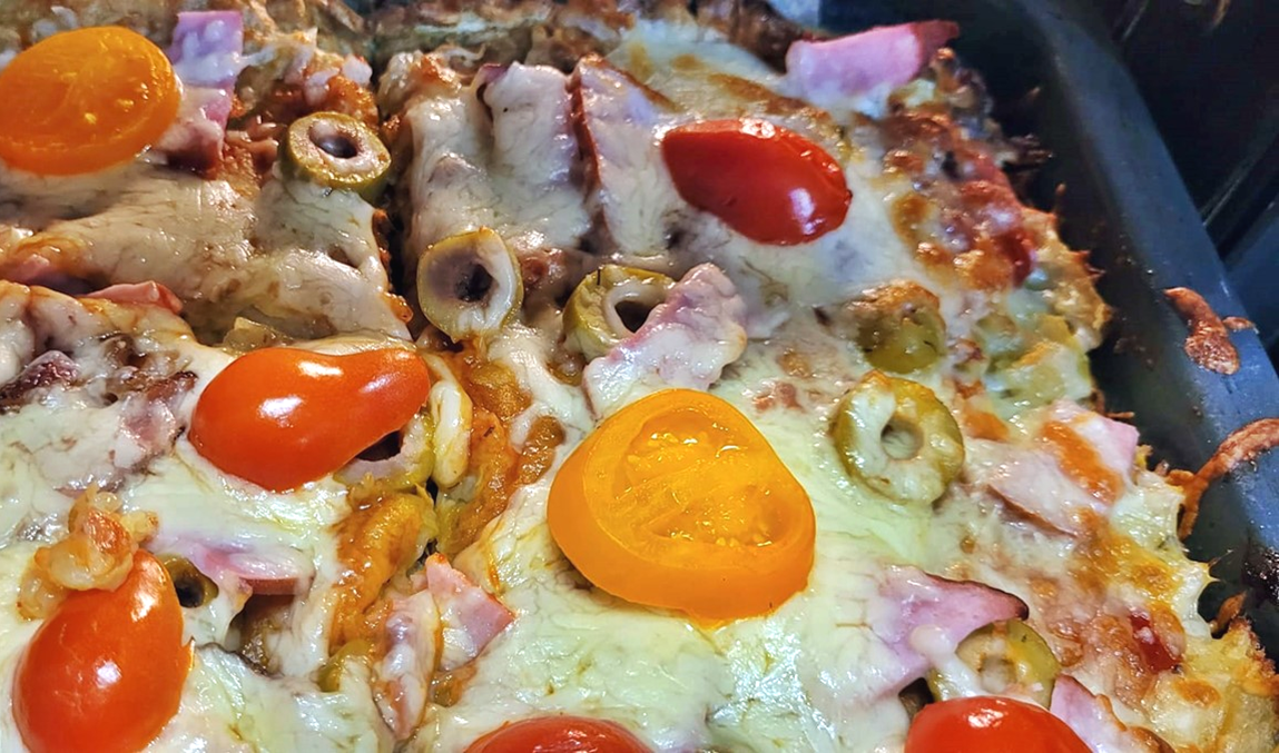 Pizza na spodzie z cukinii