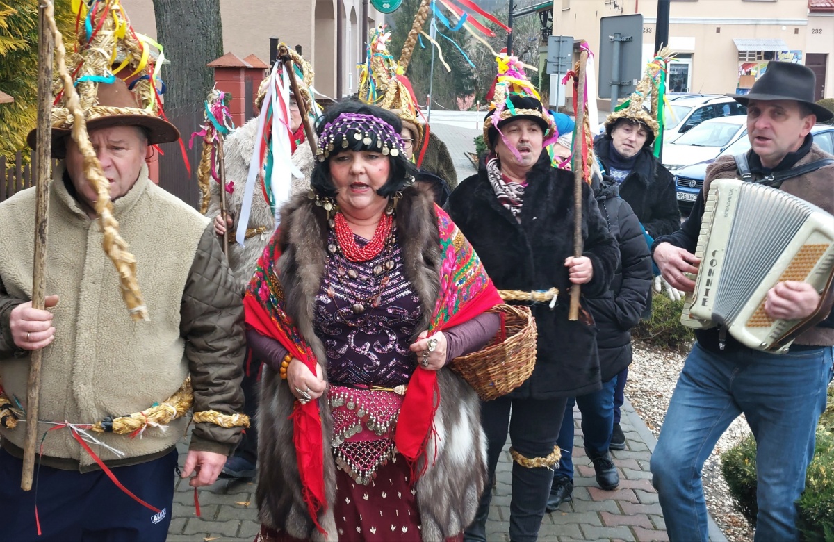 Droby opanowały Wielopole Skrzyńskie. Tradycyjne ludowe zapusty 