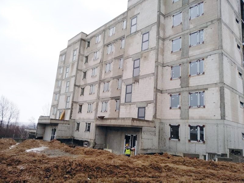 Na Mehoffera praca wre przy bloku nr 17