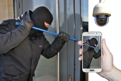 Przestępcy nie odpoczywają na feriach. Przed wyjazdem zabezpiecz mieszkanie