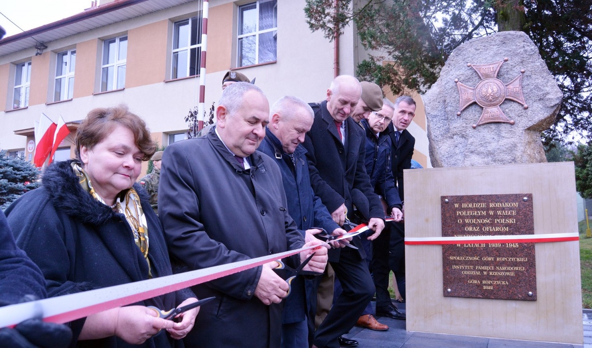 Pomnik ofiar wojny jest jak nowy