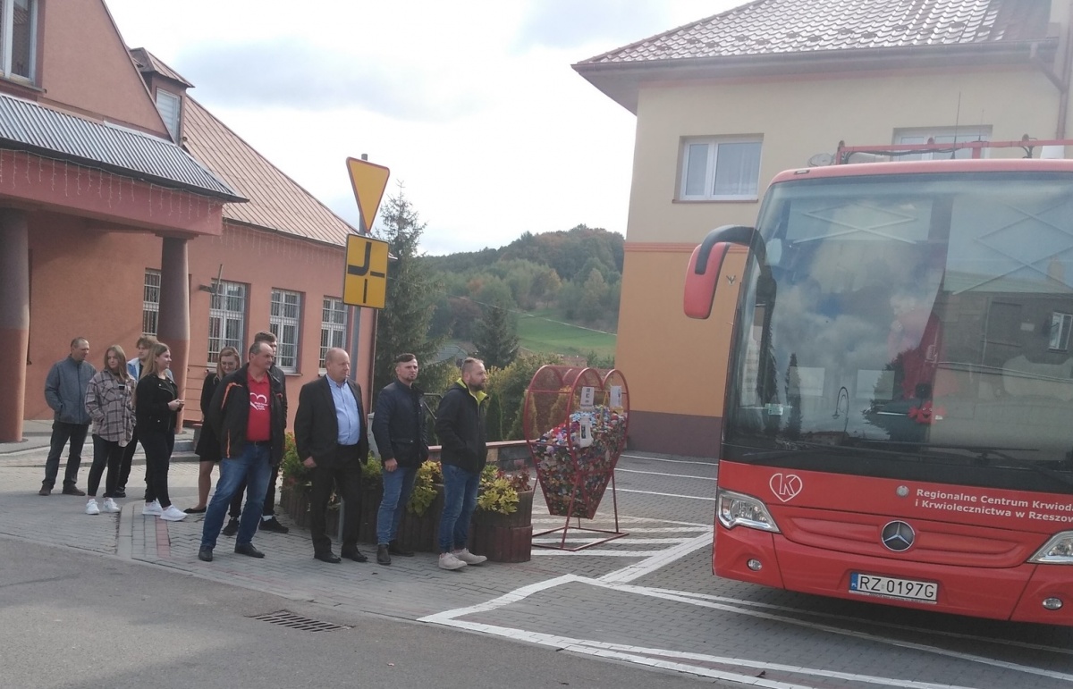 Czterech debiutantów oddało krew