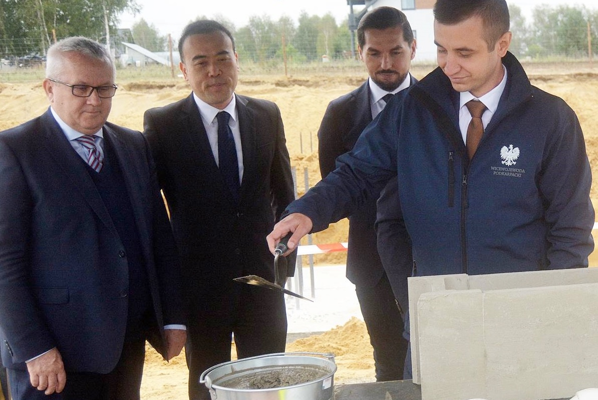 W Sędziszowie Małopolskim powstaje nowa fabryka. Kamień węgielny już wmurowany