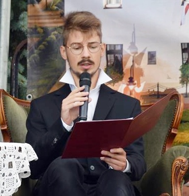 Narodowe Czytanie przed ratuszem w Sędziszowie Małopolskim