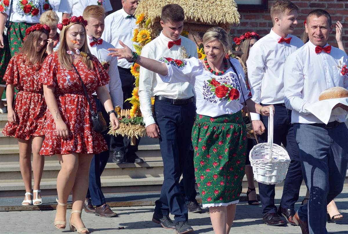 Mieszkańcy Wielopolszczyzny świętowali na dożynkach gminnych w Nawsiu. Zobacz zdjęcia