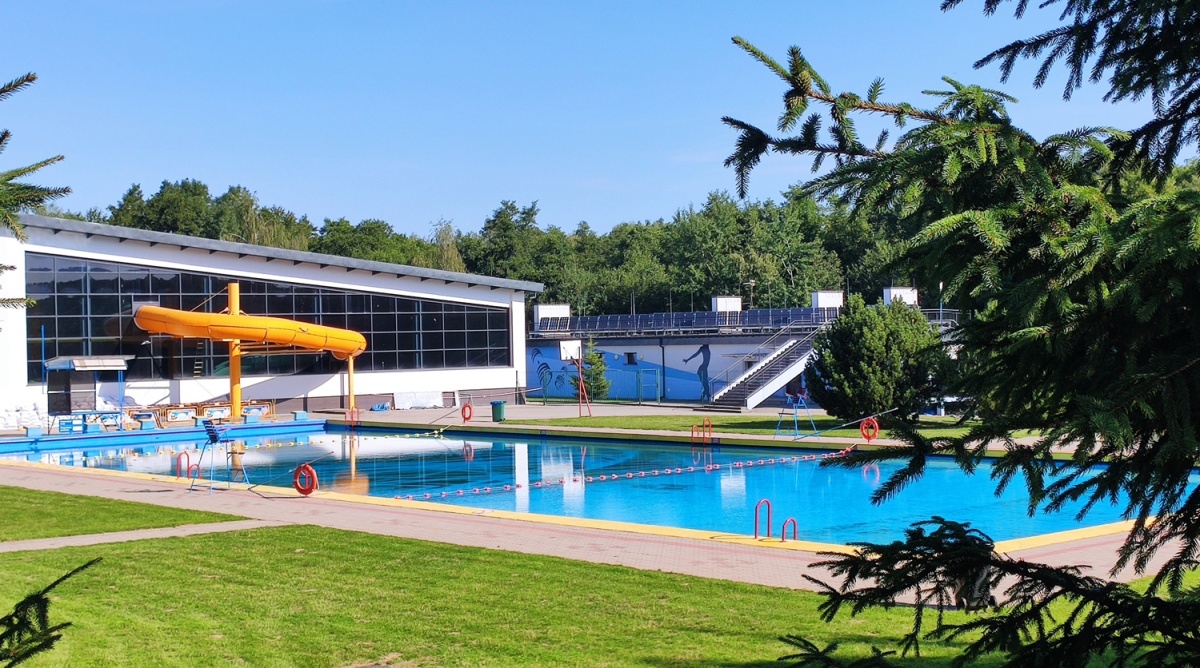Koniec sezonu pod chmurką. Zaprasza kryta pływalnia w Ropczycach