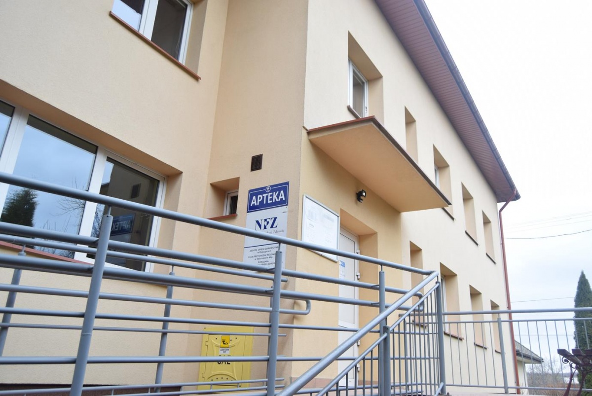 Przychodnia Iwierzyce. Starostwo może sprzedać  górną część budynku