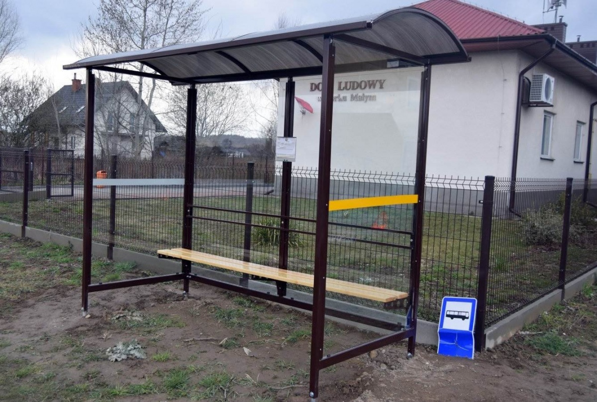 Nowa wiata na przystanku w Borku Małym