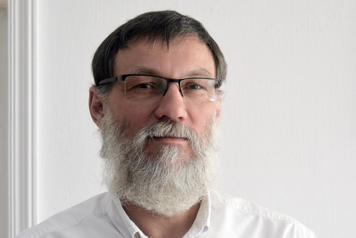 Gdy nie będzie uczniów, szkoła zamieni się w schronisko. Rozmowa z Tomaszem Kozakiem, dyrektorem podstawówki w Czarnej Sędziszowskiej
