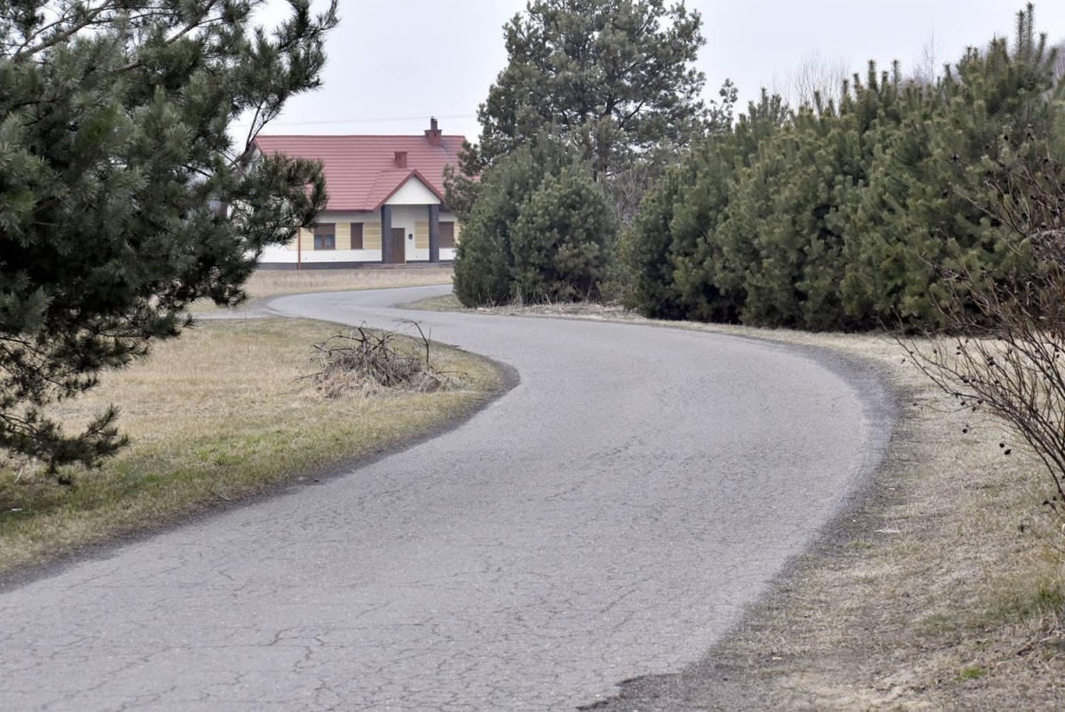 Gmina zrobi nowy asfalt i chodnik w Woli Ocieckiej, ale musi zdobyć na to kasę