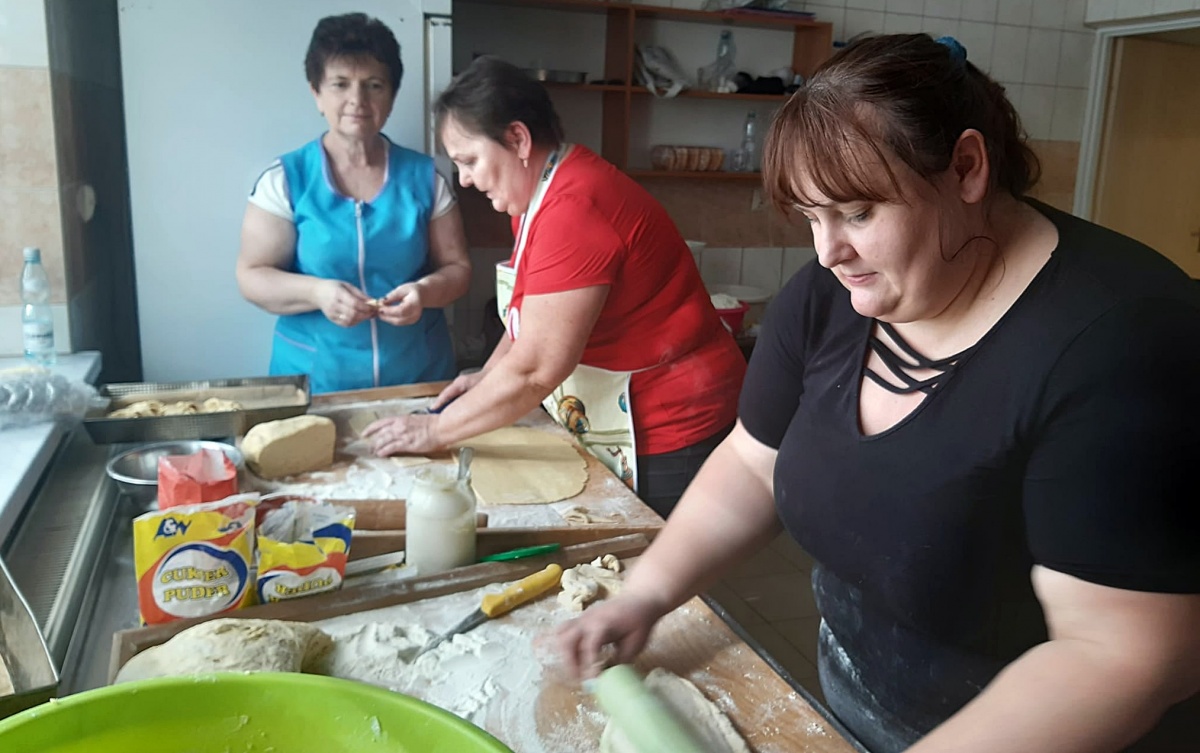 Gospodynie z Nawsia też pomagają uchodźcom. Wysłały na granicę słodkie wypieki
