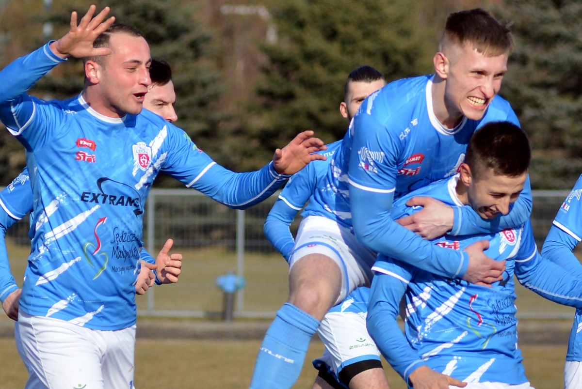 Lechia Sędziszów pokonuje Kolbuszowiankę i żegna zasłużonych zawodników
