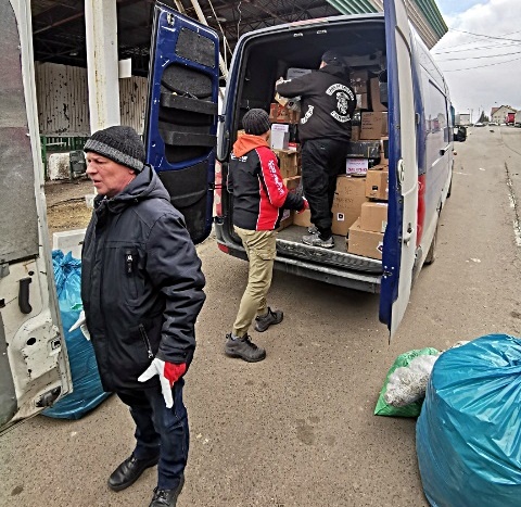 Sędziszów Małopolski pomaga miastu partnerskiemu z Ukrainy. Prawie 2,5 tony darów przeładowane na przejściu granicznym
