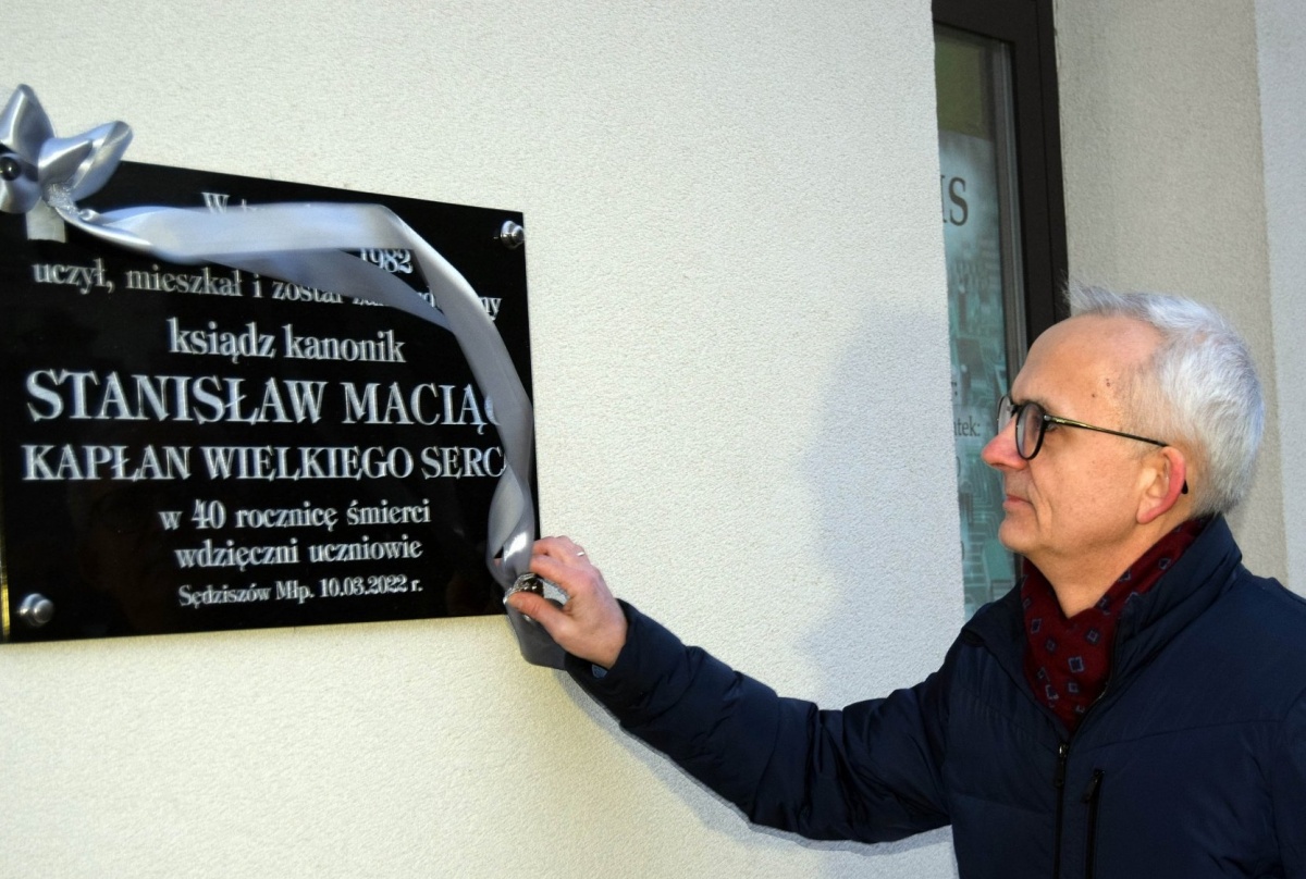 W czwartek mija 40 lat od zamordowania ks. Maciąga. Jego uczniowie ufundowali tablicę pamiątkową