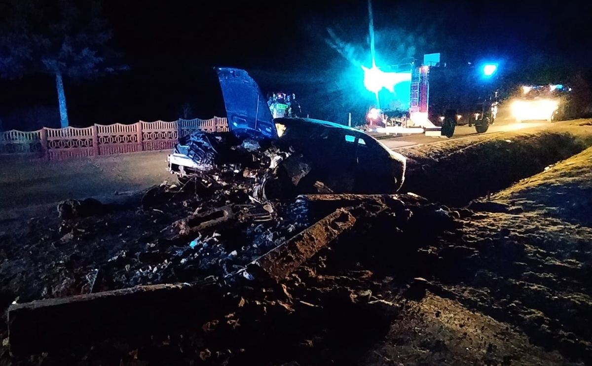 Audi uderzyło w przepust, 19-latek trafił do szpitala