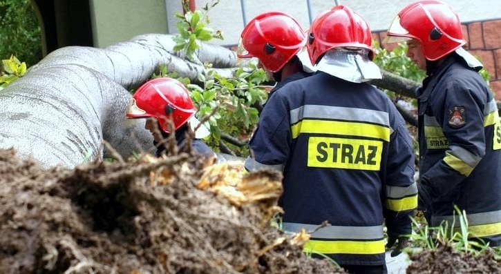 Wiatr mocno wieje, ale nie robi wielu szkód