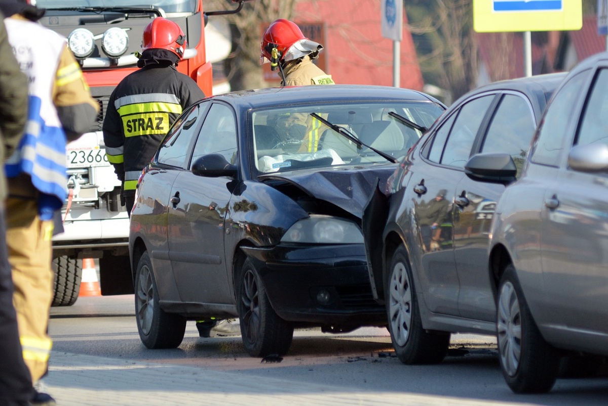 Służby pracują w miejscu wypadku w Sędziszowie Małopolskim.  Jedna osoba w szpitalu FOTO