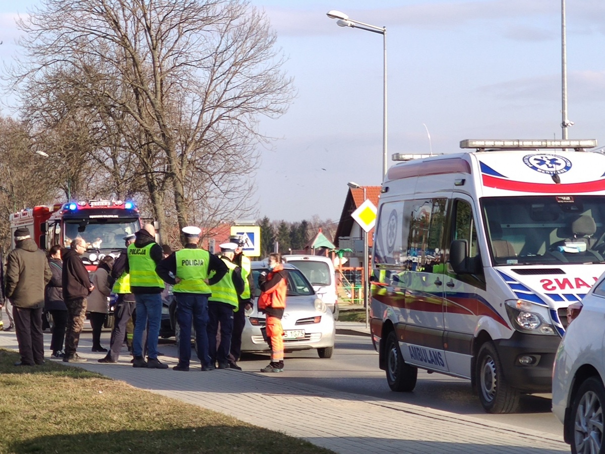 Jedna osoba ucierpiała w wypadku w Sędziszowie Małopolski. Utrudnienia w ruchu na ulicy Wesołej VIDEO