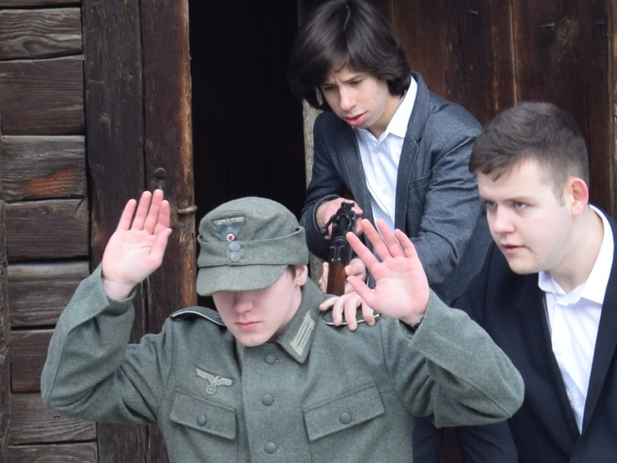 Drewniany dom w Niedźwiadzie Dolnej. Tu rozgrywają się sceny wojennego filmu