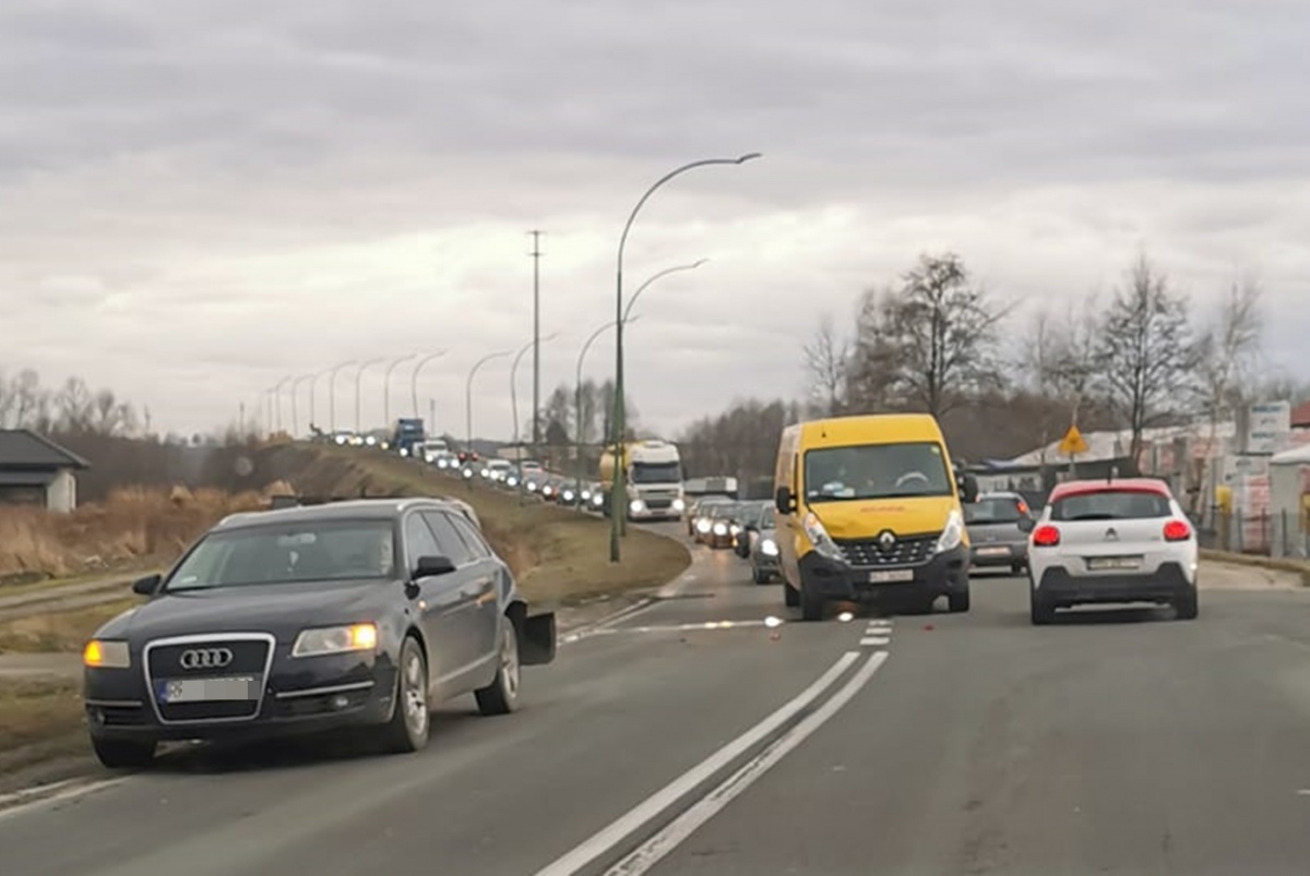 Kolizja na wojewódzkiej w Ropczycach. Mogą być utrudnienia