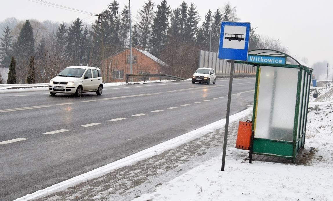 Chodnik przy drodze krajowej  już pewny? Urzędnicy dzielą kasę