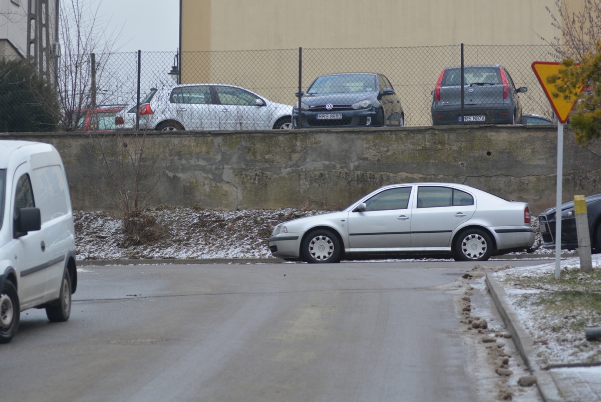 Według naszego czytelnika, w centrum Sędziszowa Małopolskiego bezmyślni kierowcy blokują skrzyżowanie