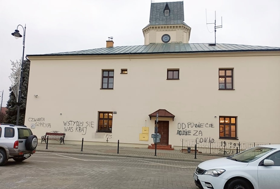 Kto zniszczył ratusz w Sędziszowie?