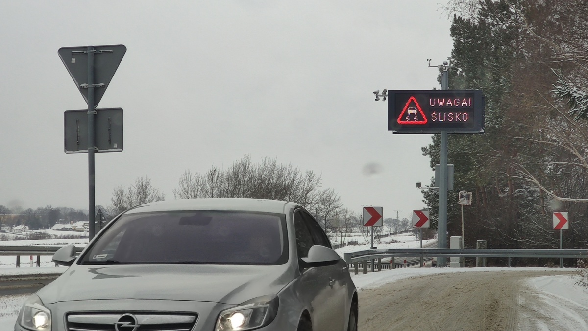 Wieczorem samochody nie tylko stały w korkach. Policja odnotowała trzy stłuczki, wszystkie  w odstępie kilku minut