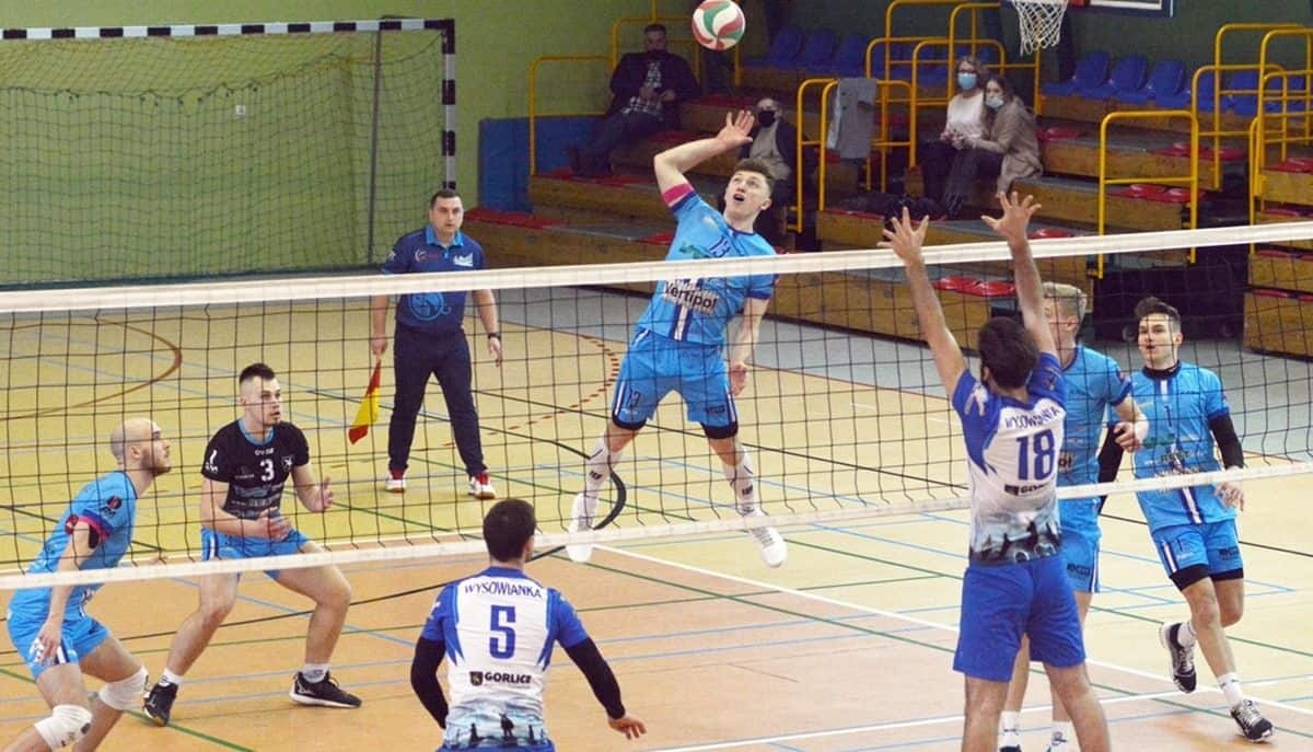Błękitni Ropczyce blisko utrzymania. Jak im poszło z Gorlicami? - ZDJĘCIA