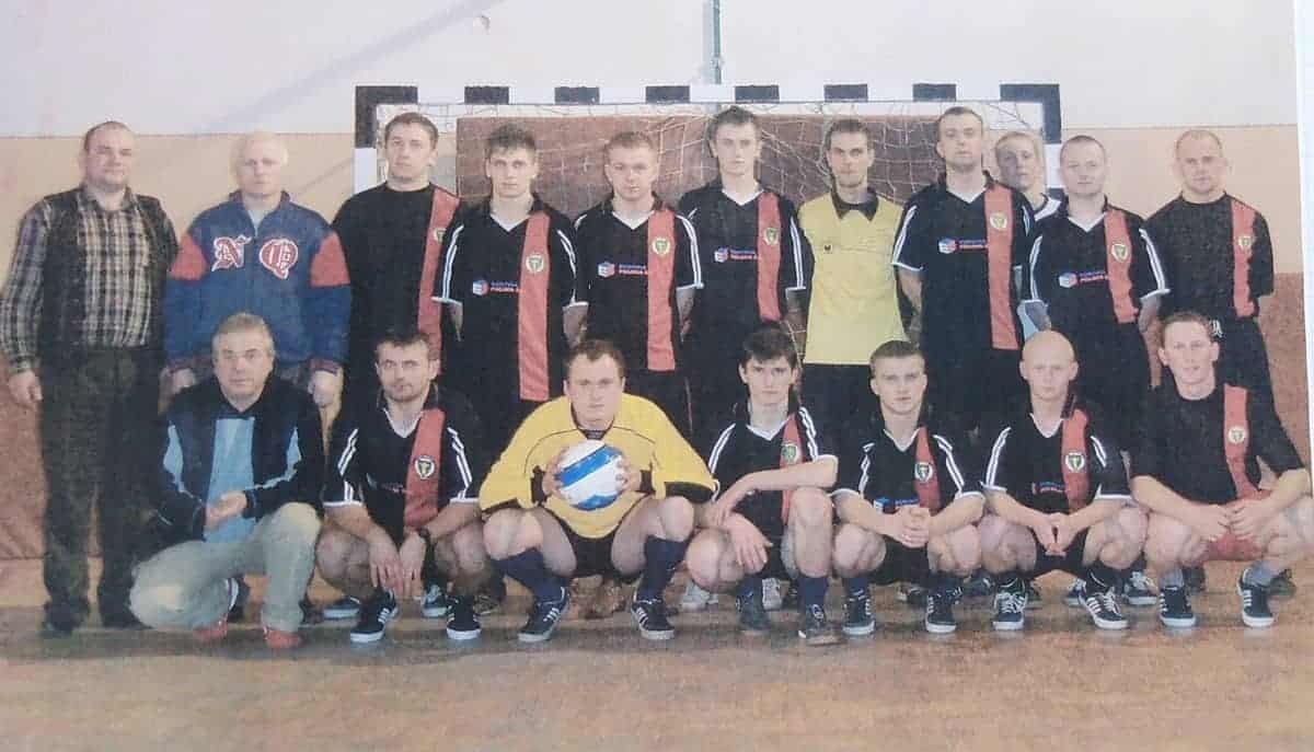 Nie przeszkodziły dwie powodzie, za małe boisko i za duże stroje. Historia LZS-u Mała